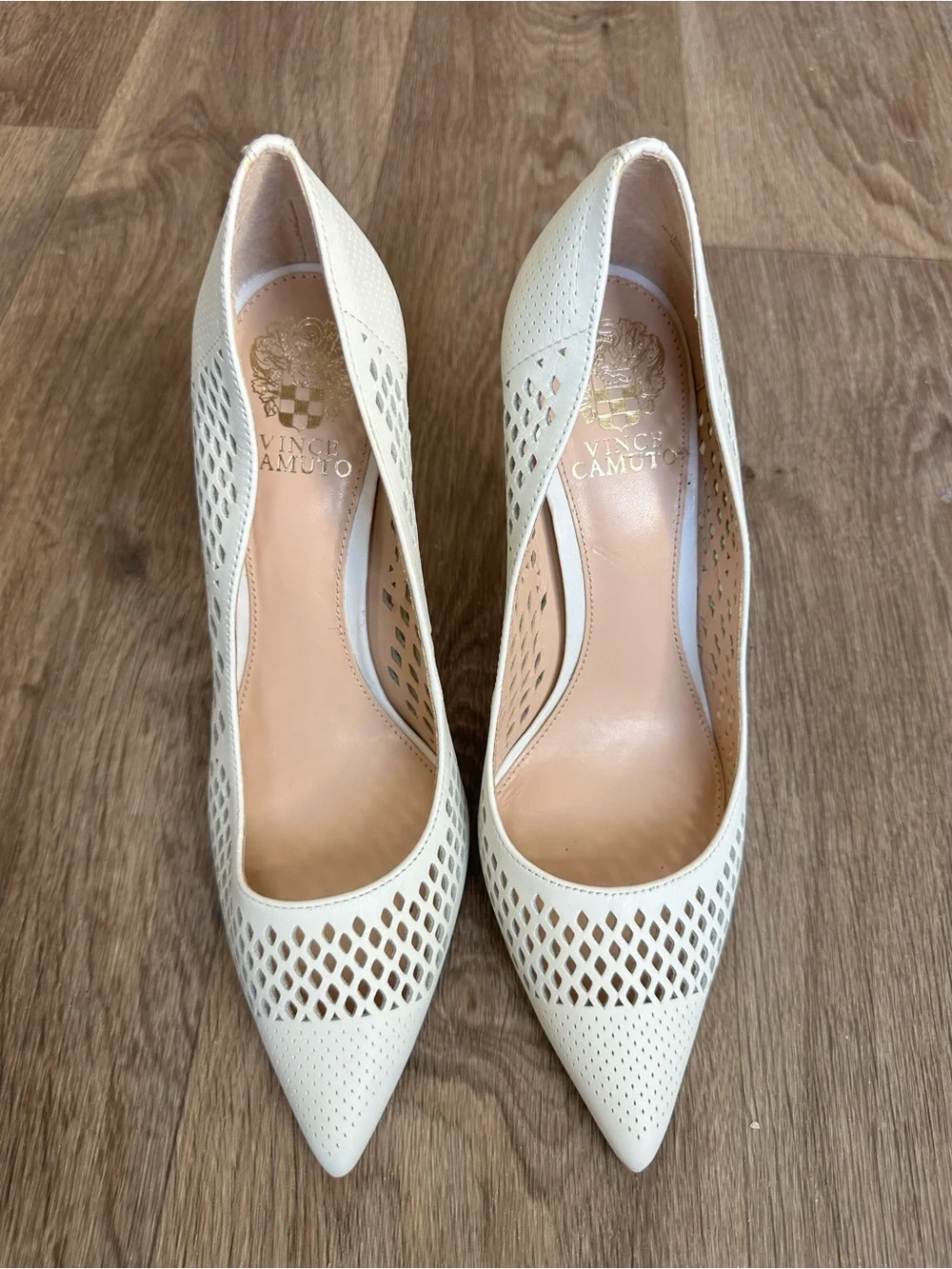 Vince Camuto Nico Perforated Pointed Toe Heels Picket Fence Ivory White Size 9.5